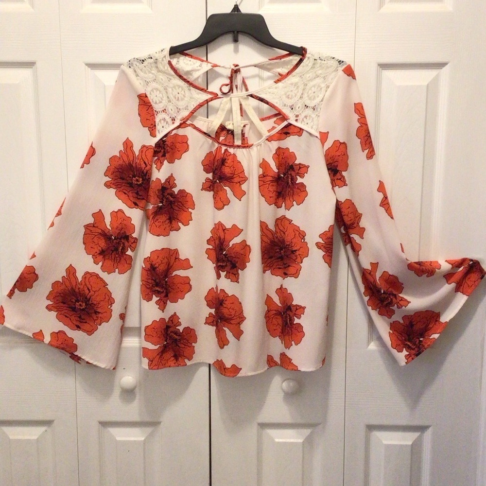 Entro Red Floral Boho Long Bell Sleeve Lace Panel Top Blouse Size Medium